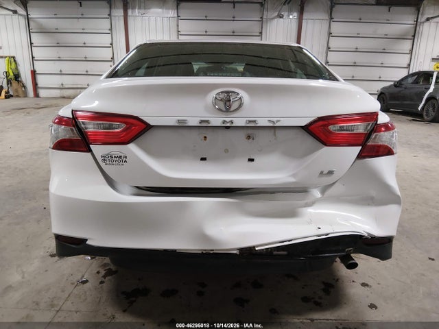 46295018 :رقم المزاد ، 4T1B11HK8JU607402 vin ، 2018 Toyota Camry Le مزاد بيع