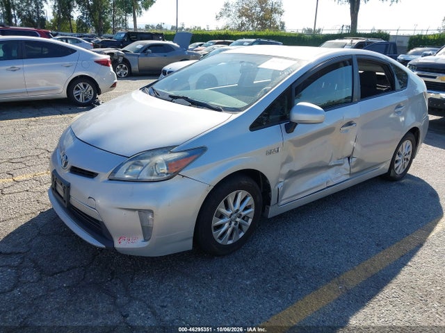 Toyota PRIUS PLUG-IN 2015 JTDKN3DP8F3074051 Image 2