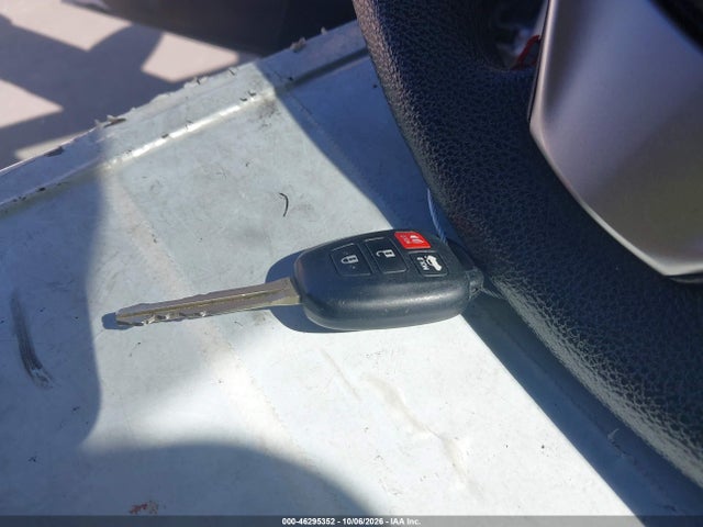 46295352 :رقم المزاد ، 5YFBURHE2FP277247 vin ، 2015 Toyota Corolla Le مزاد بيع