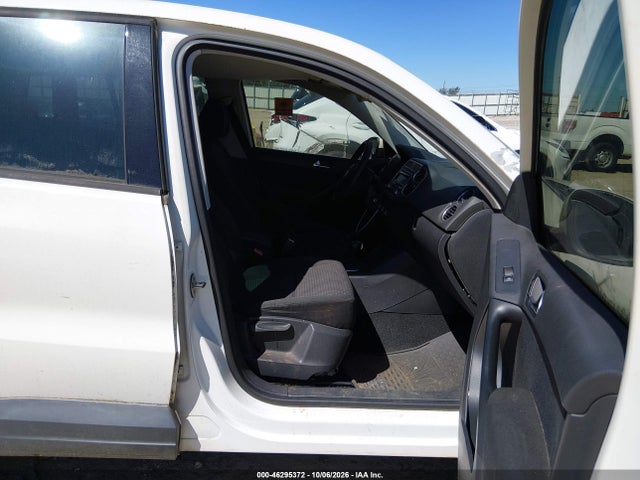 2011 Volkswagen Tiguan S მანქანა იყიდება აუქციონზე, vin: WVGAV7AX2BW554601, აუქციონის ნომერი: 46295372