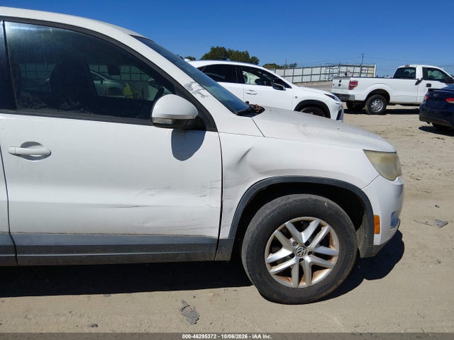 2011 Volkswagen Tiguan S მანქანა იყიდება აუქციონზე, vin: WVGAV7AX2BW554601, აუქციონის ნომერი: 46295372
