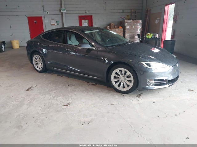 46295614 :رقم المزاد ، 5YJSA1E28JF297043 vin ، 2018 Tesla Model S 100d/75d/p100d مزاد بيع