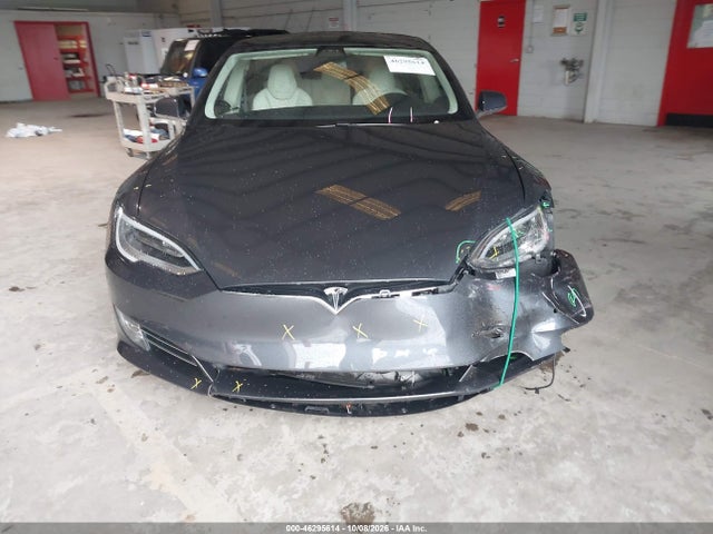 46295614 :رقم المزاد ، 5YJSA1E28JF297043 vin ، 2018 Tesla Model S 100d/75d/p100d مزاد بيع