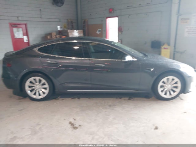 46295614 :رقم المزاد ، 5YJSA1E28JF297043 vin ، 2018 Tesla Model S 100d/75d/p100d مزاد بيع