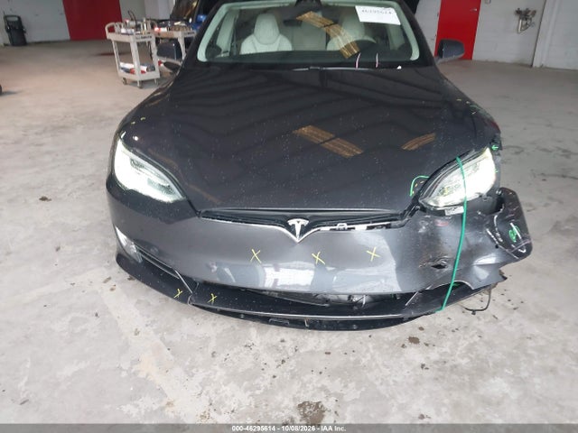46295614 :رقم المزاد ، 5YJSA1E28JF297043 vin ، 2018 Tesla Model S 100d/75d/p100d مزاد بيع