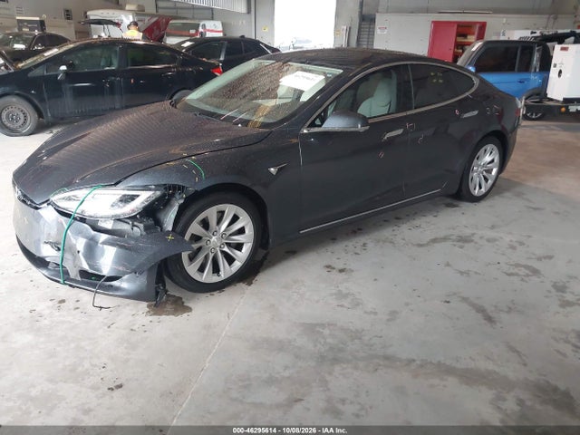 46295614 :رقم المزاد ، 5YJSA1E28JF297043 vin ، 2018 Tesla Model S 100d/75d/p100d مزاد بيع