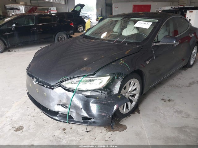 46295614 :رقم المزاد ، 5YJSA1E28JF297043 vin ، 2018 Tesla Model S 100d/75d/p100d مزاد بيع