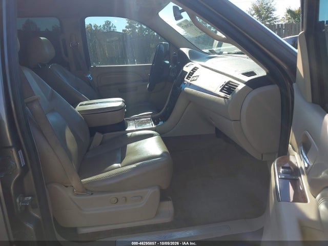 Продажа на аукционе авто 2011 Cadillac Escalade Standard, vin: 1GYS3AEF2BR396539, номер лота: 46295857