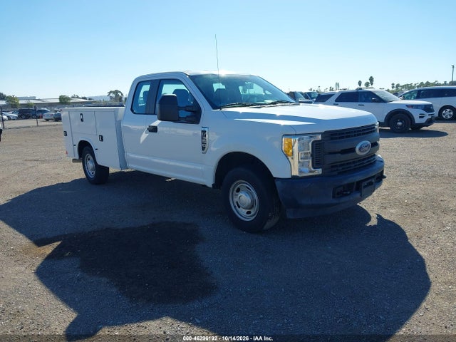 2017 1FD8X3A61HEE09928 main image