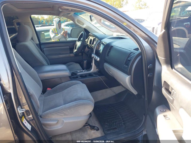 46296291 :رقم المزاد ، 5TDZY5G1XBS037522 vin ، 2011 Toyota Sequoia Sr5 5.7l V8 مزاد بيع