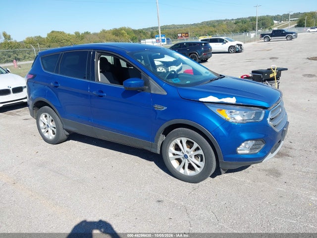 46296430 :رقم المزاد ، 1FMCU0GD8HUE94814 vin ، 2017 Ford Escape Se مزاد بيع