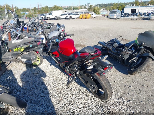 Kawasaki EX400 2019 JKAEXKG14KDA24418 Image 3