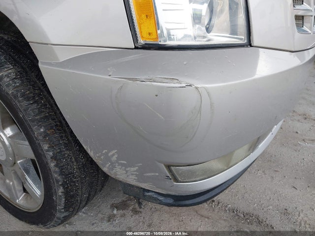 Продаж на аукціоні авто 2011 Cadillac Escalade Esv Premium, vin: 1GYS3JEFXBR221861, номер лоту: 46296720