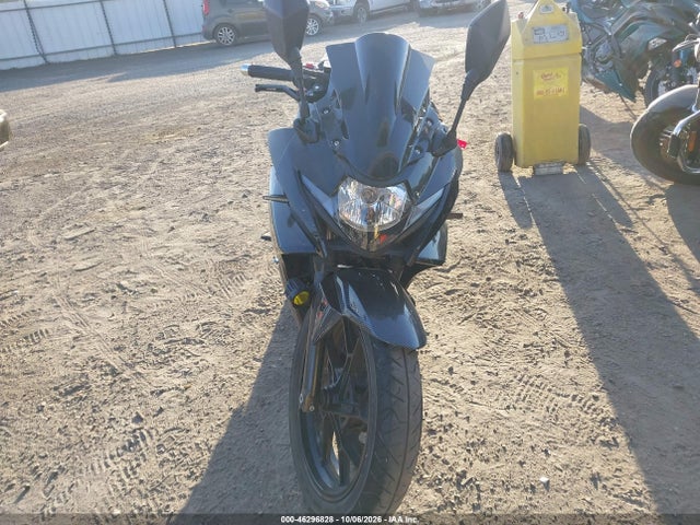 Suzuki GSX250R 2018 LC6DN11A8J1101956 Image 5