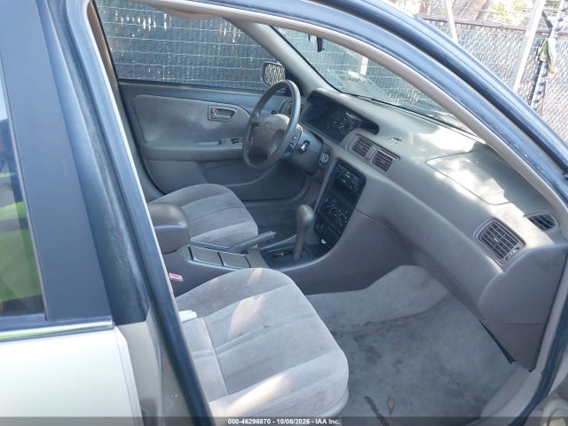 46296870 :رقم المزاد ، JT2BG22K1W0141286 vin ، 1998 Toyota Camry Le مزاد بيع