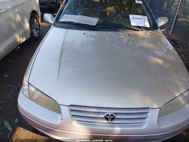 46296870 :رقم المزاد ، JT2BG22K1W0141286 vin ، 1998 Toyota Camry Le مزاد بيع
