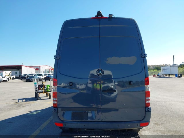 46297500 :رقم المزاد ، WD3PE7CDXJP639786 vin ، 2018 Mercedes-benz Sprinter 2500 Standard Roof V6 مزاد بيع