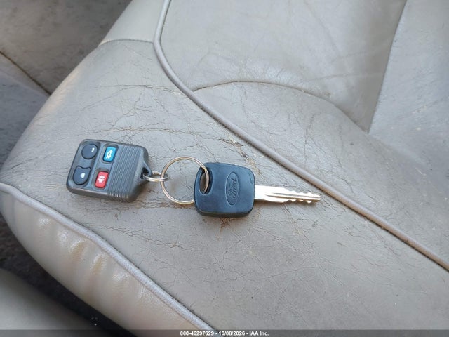 46297629 :رقم المزاد ، 2FAFP74WXYX117214 vin ، 2000 Ford Crown Victoria Lx مزاد بيع