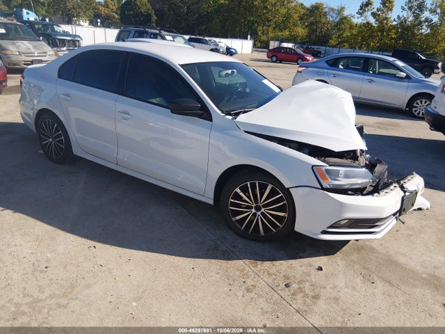 46297681 :رقم المزاد ، 3VWD17AJ5FM345686 vin ، 2015 Volkswagen Jetta 1.8t Sport مزاد بيع