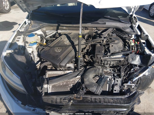 46297681 :رقم المزاد ، 3VWD17AJ5FM345686 vin ، 2015 Volkswagen Jetta 1.8t Sport مزاد بيع