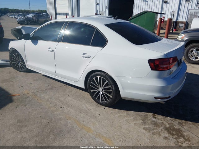 46297681 :رقم المزاد ، 3VWD17AJ5FM345686 vin ، 2015 Volkswagen Jetta 1.8t Sport مزاد بيع