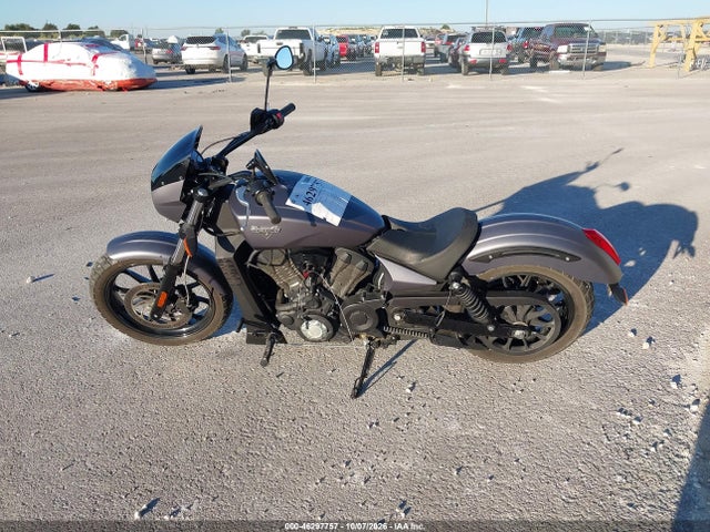 Victory Motorcycles Octane 2017 5VPFTB002H3002082 Image 13