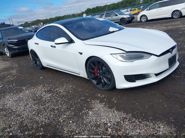Tesla Model S 60d/70d/75d/85d/90d 2016 5YJSA1E26GF159297 главное изображение