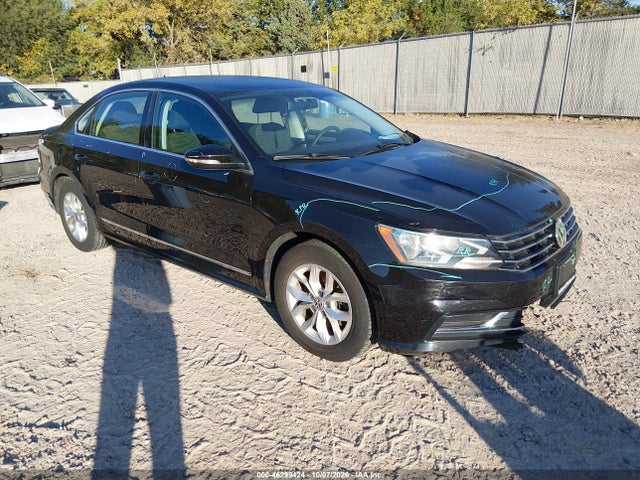 2017 Volkswagen Passat 1.8t S მანქანა იყიდება აუქციონზე, vin: 1VWAT7A32HC043811, აუქციონის ნომერი: 46299424