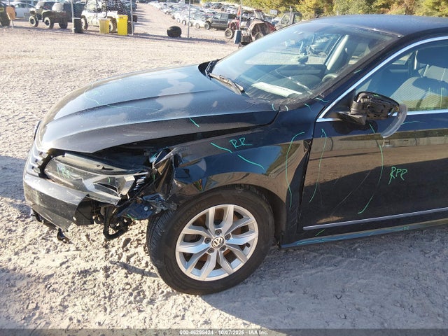 2017 Volkswagen Passat 1.8t S მანქანა იყიდება აუქციონზე, vin: 1VWAT7A32HC043811, აუქციონის ნომერი: 46299424