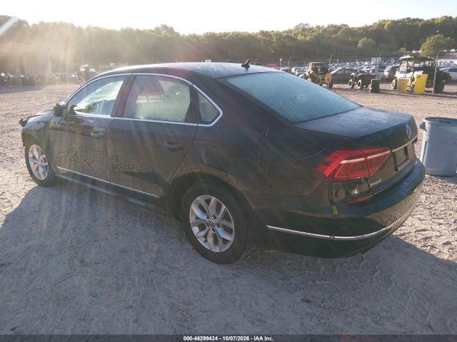 2017 Volkswagen Passat 1.8t S მანქანა იყიდება აუქციონზე, vin: 1VWAT7A32HC043811, აუქციონის ნომერი: 46299424