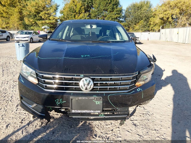 2017 Volkswagen Passat 1.8t S მანქანა იყიდება აუქციონზე, vin: 1VWAT7A32HC043811, აუქციონის ნომერი: 46299424