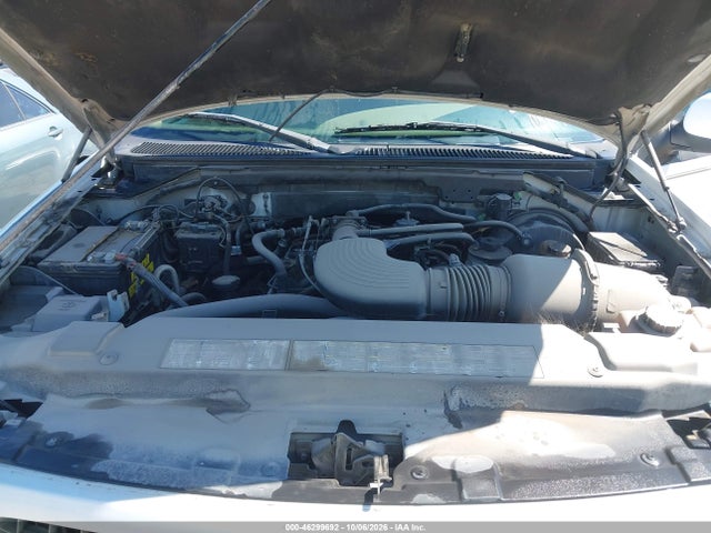 Продаж на аукціоні авто 2001 Ford Expedition Eddie Bauer, vin: 1FMEU17L51LB22333, номер лоту: 46299692