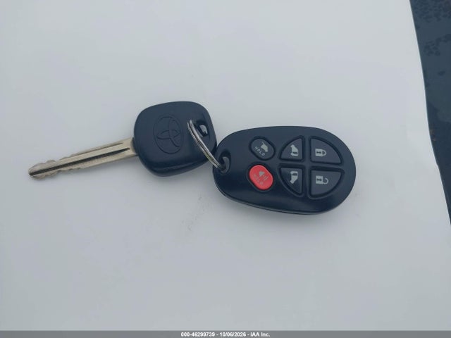 2011 Toyota Sienna Xle V6 მანქანა იყიდება აუქციონზე, vin: 5TDYK3DC2BS159153, აუქციონის ნომერი: 46299739