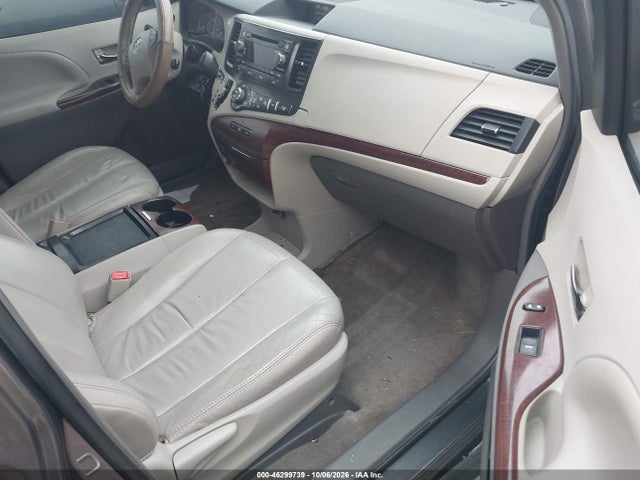 2011 Toyota Sienna Xle V6 მანქანა იყიდება აუქციონზე, vin: 5TDYK3DC2BS159153, აუქციონის ნომერი: 46299739
