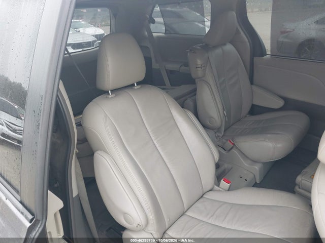 2011 Toyota Sienna Xle V6 მანქანა იყიდება აუქციონზე, vin: 5TDYK3DC2BS159153, აუქციონის ნომერი: 46299739