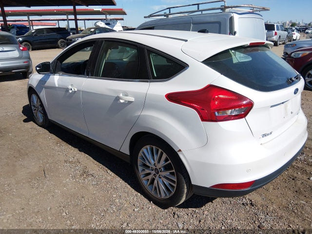 Ford Focus Titanium 2017 1FADP3N26HL230277 Image 3