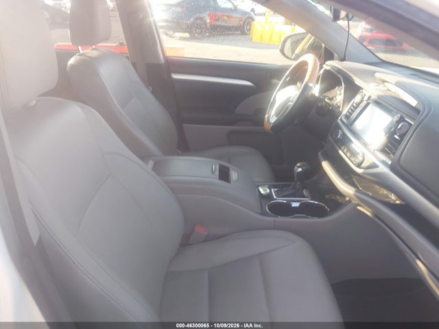 2015 Toyota Highlander Xle V6 მანქანა იყიდება აუქციონზე, vin: 5TDKKRFH4FS074659, აუქციონის ნომერი: 46300065