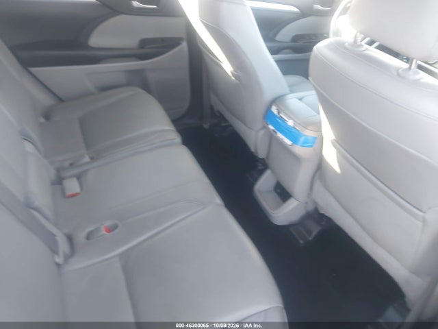 2015 Toyota Highlander Xle V6 მანქანა იყიდება აუქციონზე, vin: 5TDKKRFH4FS074659, აუქციონის ნომერი: 46300065