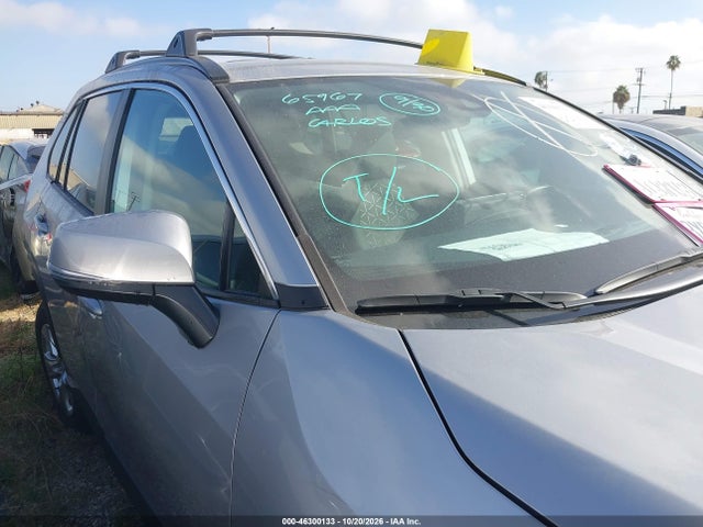 2T3W1RFV4MC152493 Toyota Rav4 Xle