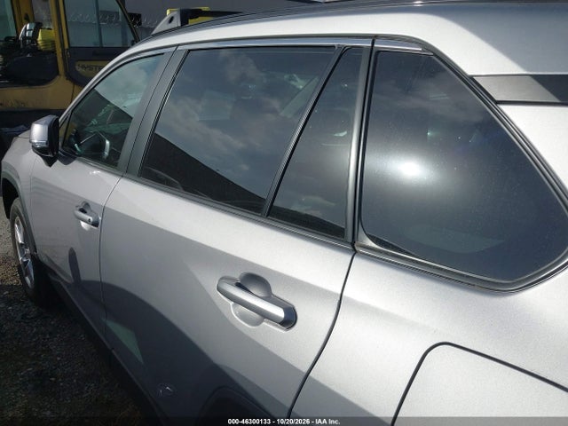 2T3W1RFV4MC152493 Toyota Rav4 Xle