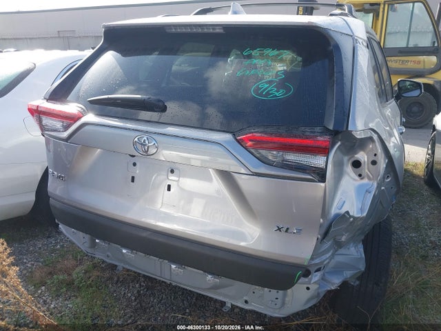 2T3W1RFV4MC152493 Toyota Rav4 Xle