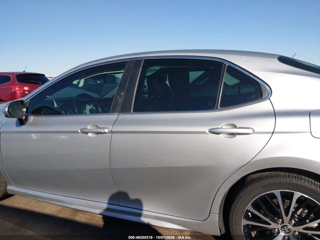 4T1B11HK6JU522364 Toyota CAMRY SE