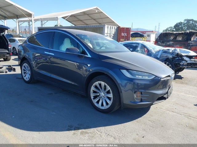 Tesla Model X 100d/75d/90d 2017 5YJXCBE29HF078382 zdjęcie główne