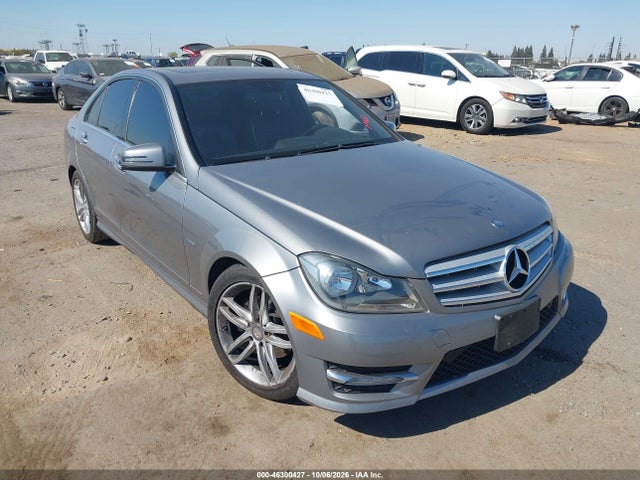 46300427 :رقم المزاد ، WDDGF4HB7CA644738 vin ، 2012 Mercedes-benz C 250 Luxury/sport مزاد بيع