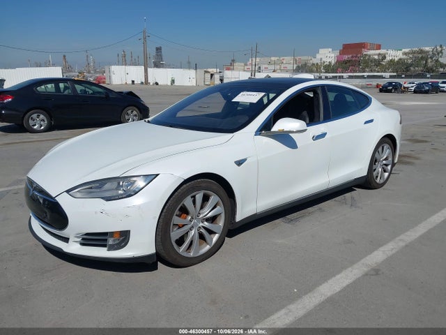 46300457 :رقم المزاد ، 5YJSA1E14FF112288 vin ، 2015 Tesla Model S 60/70/85 مزاد بيع