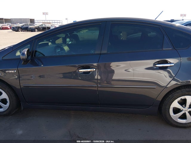 46300981 :رقم المزاد ، JTDKN3DU6F0414983 vin ، 2015 Toyota Prius Three مزاد بيع