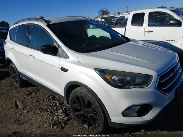 46301014 :رقم المزاد ، 1FMCU9GD0JUB33152 vin ، 2018 Ford Escape Se مزاد بيع