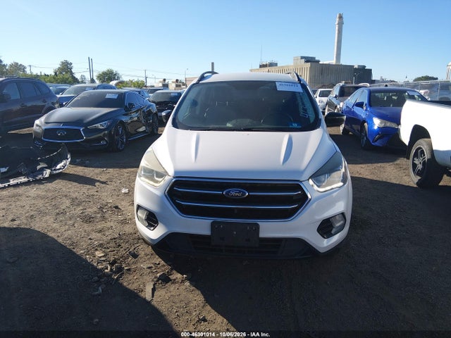 Продаж на аукціоні авто 2018 Ford Escape Se, vin: 1FMCU9GD0JUB33152, номер лоту: 46301014