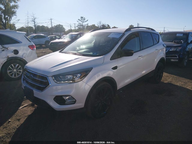 Продаж на аукціоні авто 2018 Ford Escape Se, vin: 1FMCU9GD0JUB33152, номер лоту: 46301014