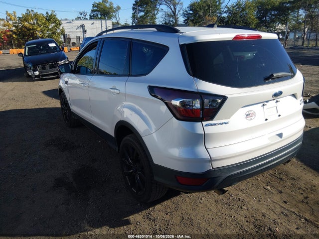 Продаж на аукціоні авто 2018 Ford Escape Se, vin: 1FMCU9GD0JUB33152, номер лоту: 46301014
